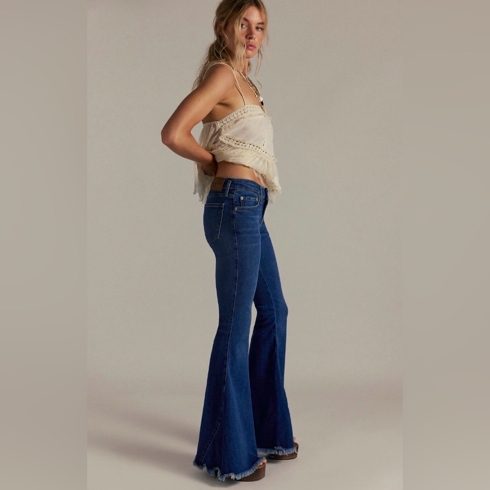 We the free EMRE FLARE in dark blue size 31 NWT‎